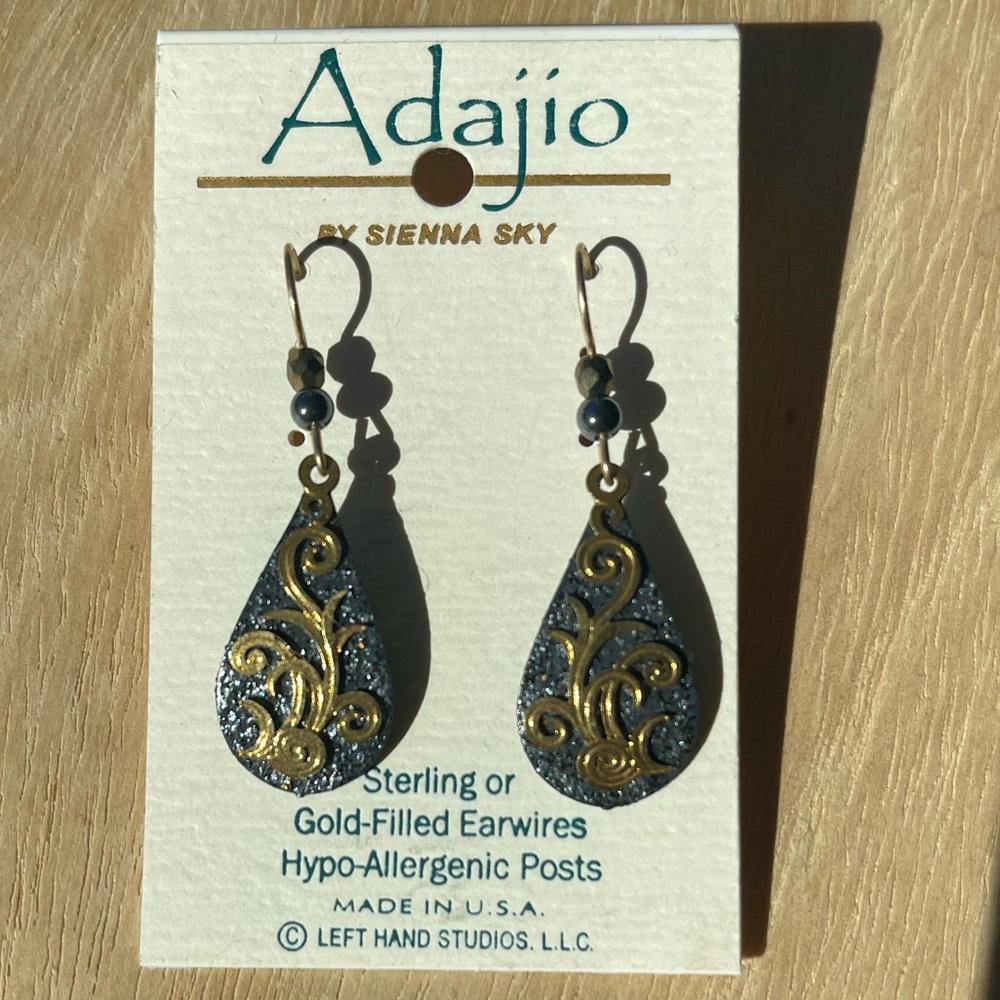 Drop hook earrings - Picture 3 of 3